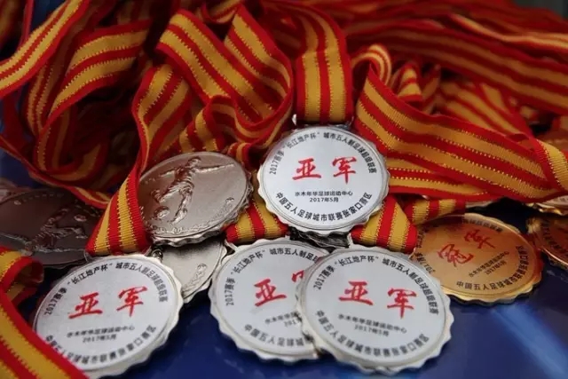媒体人：哈登尽显领袖风范 他一定会和骑士续约